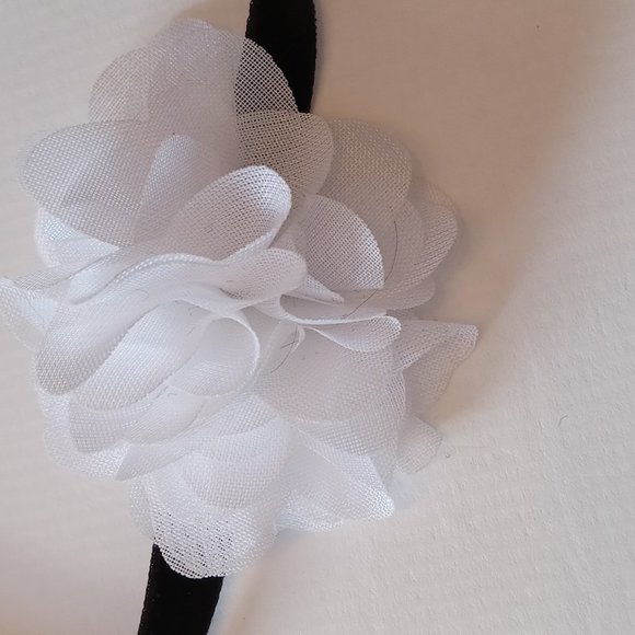 Choker with white flower - Picture 2 of 2